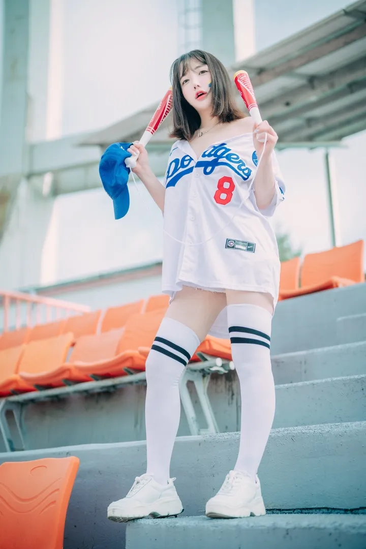 Son Ye-Eun Cheer Up in the Summer